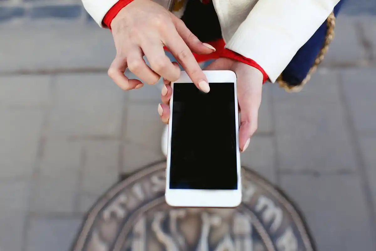 roaming mobile phone EU limit warning