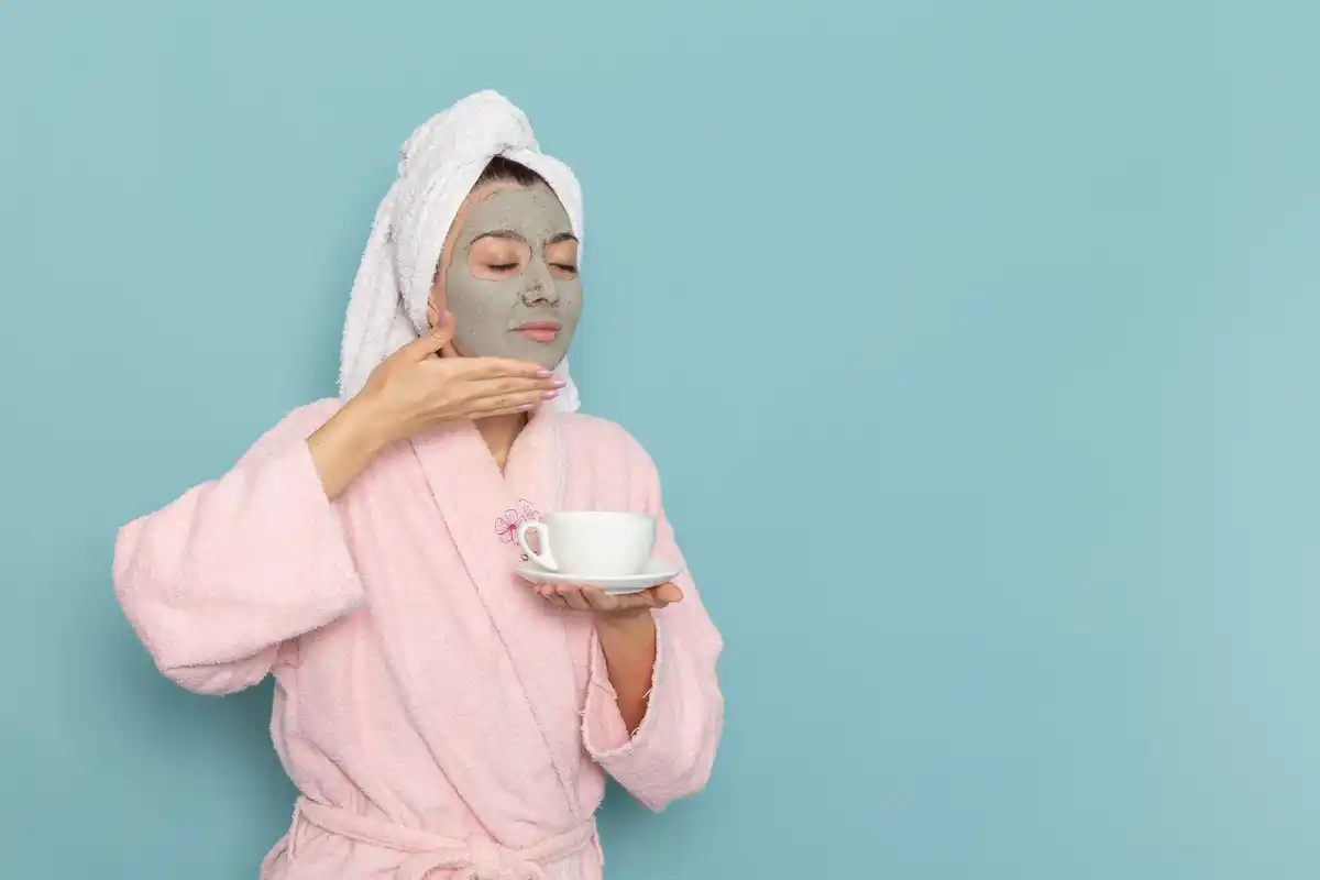 coffee grounds homemade face mask bathroom