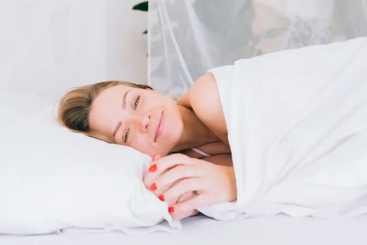 sleeping woman silk pillowcase skincare