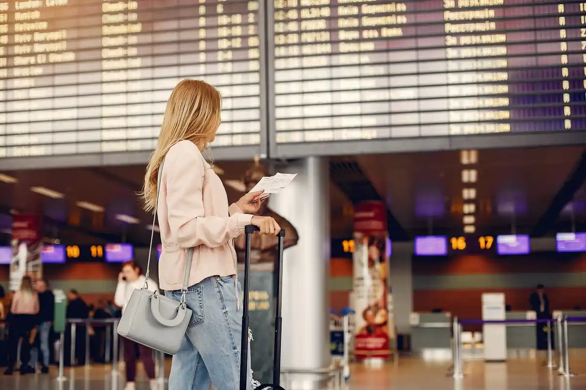 last minute flight booking at night airport