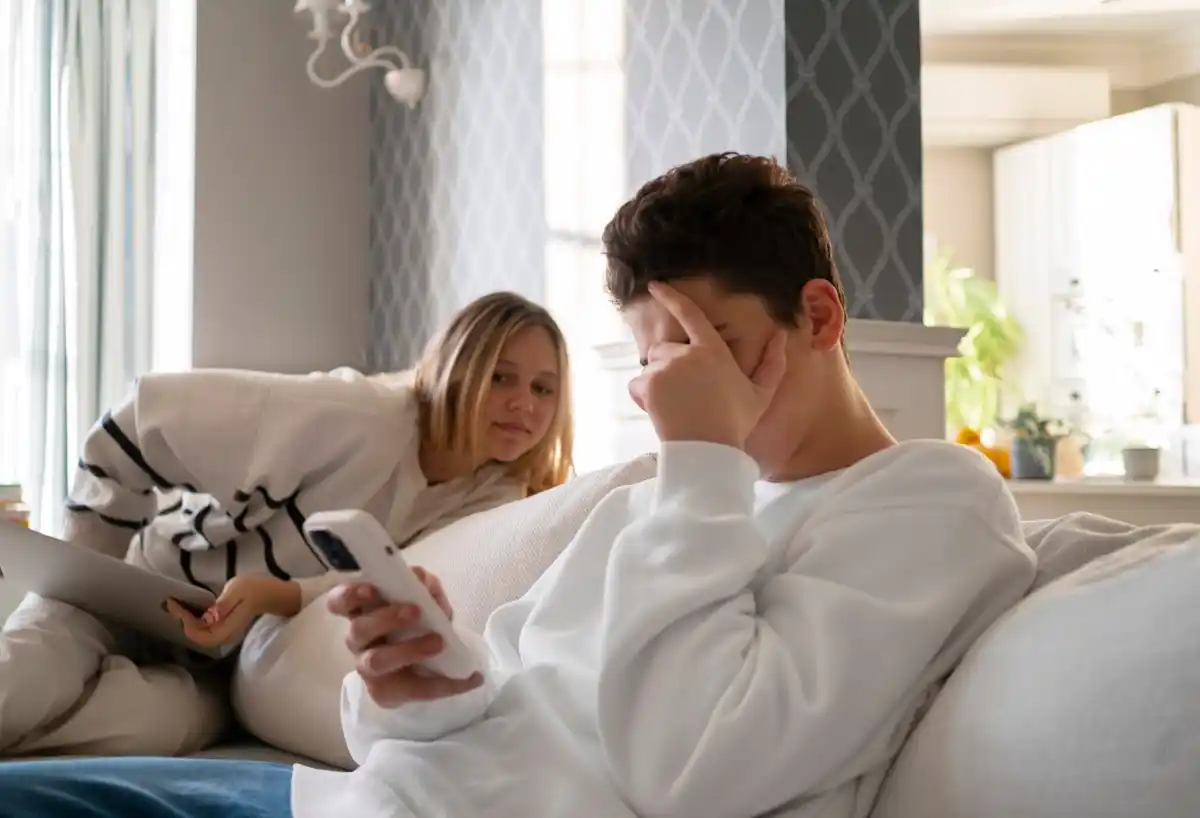 czech couple communication problem living room
