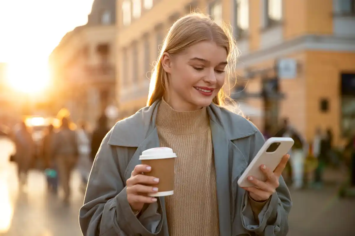 mobile budget tracking Czech coffee cashless real life