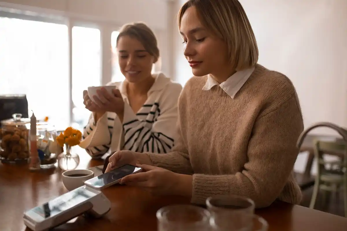 mobile app daily budget Czech coffee shop