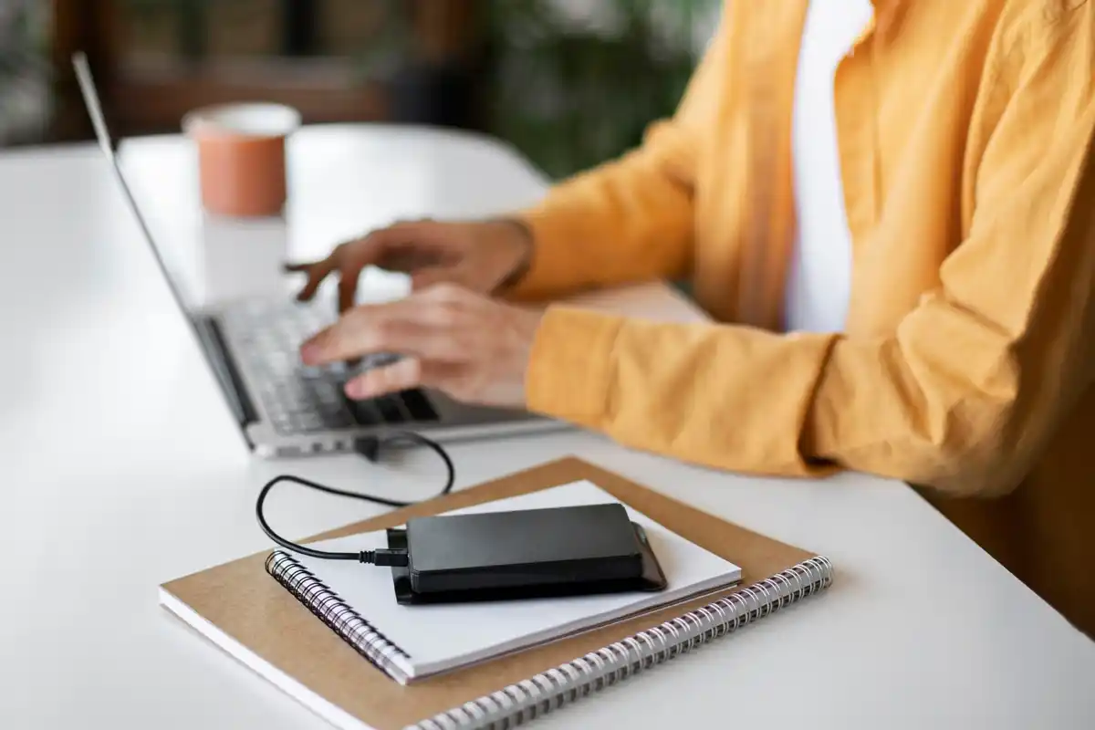 optimal charging phone cable day desk