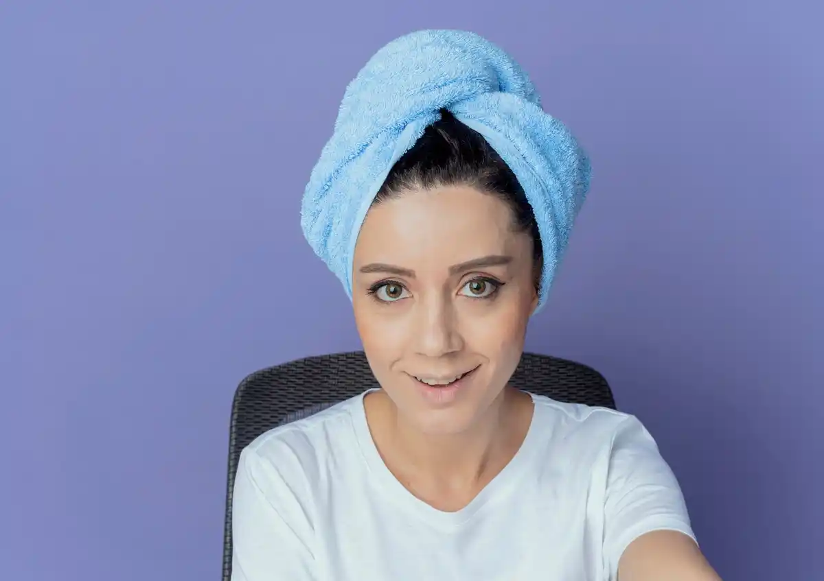 woman washing face water experiment minimal skincare czech