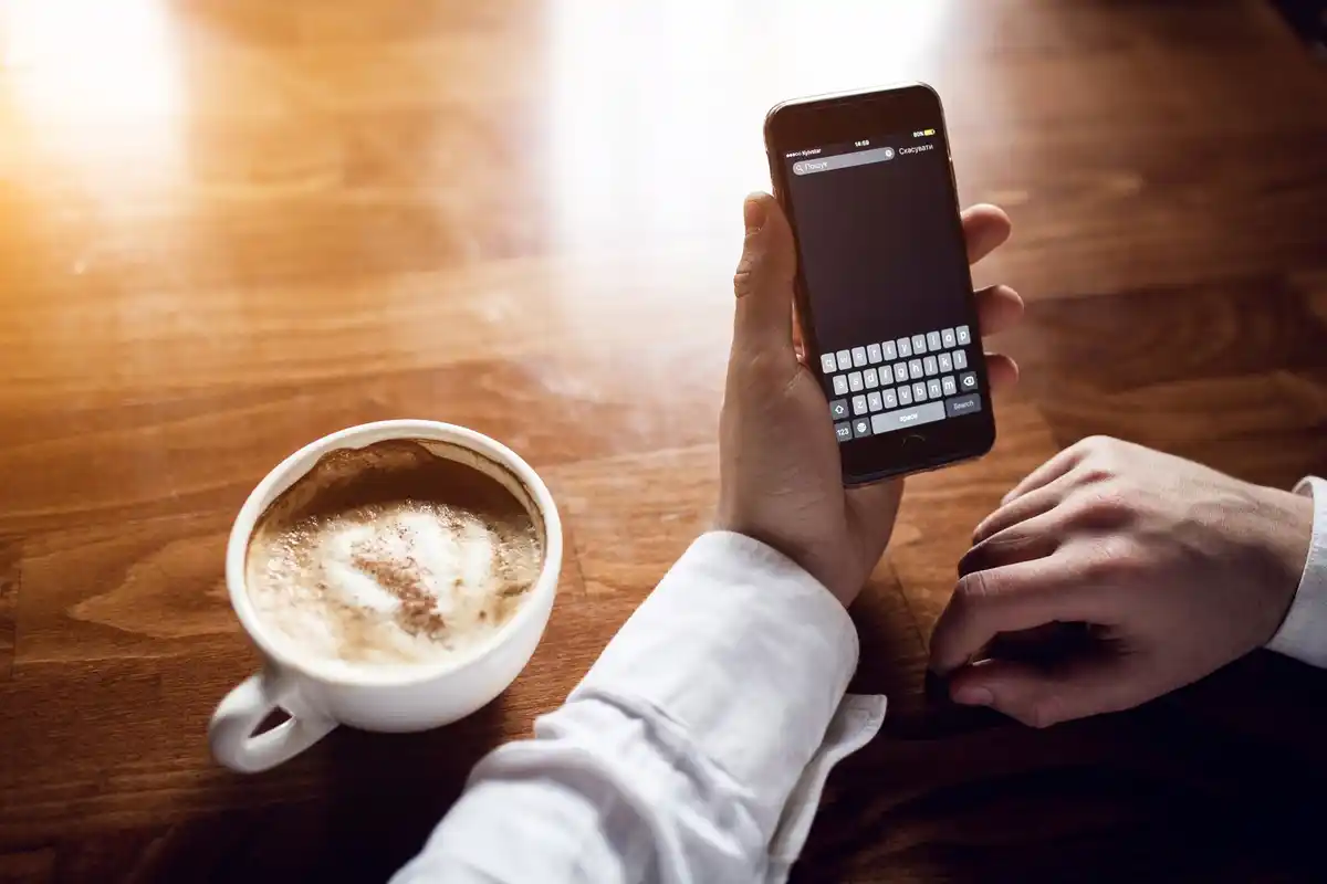 iPhone battery saving hidden feature Czech coffee