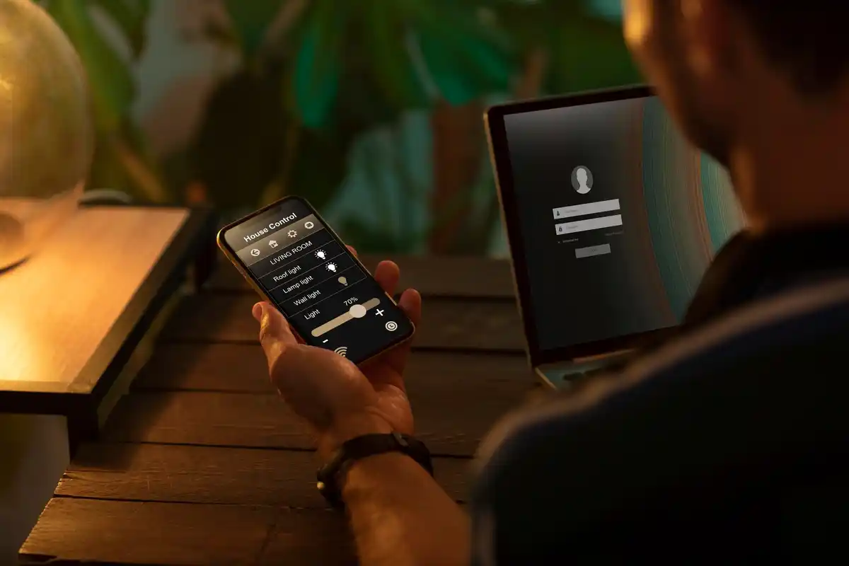 whatsapp security lost phone screen app cz
