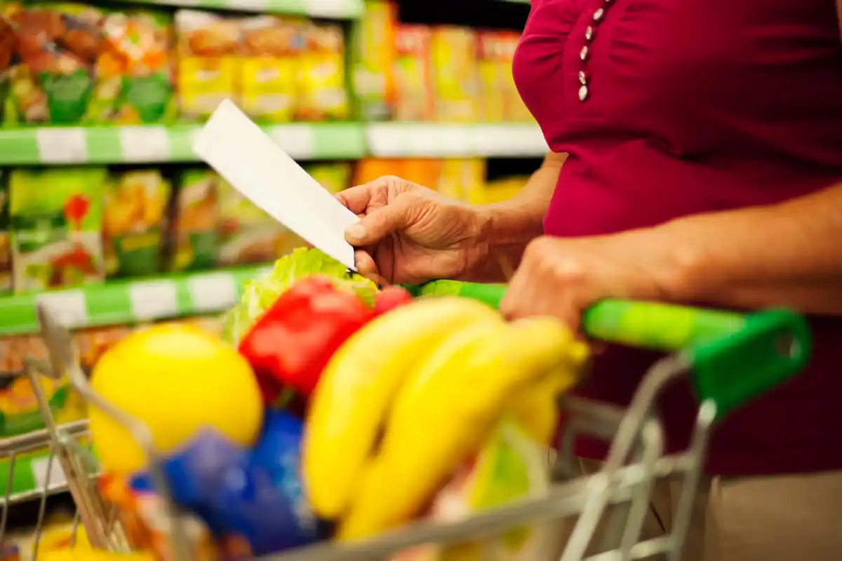 Czech shopping saving money supermarket groceries