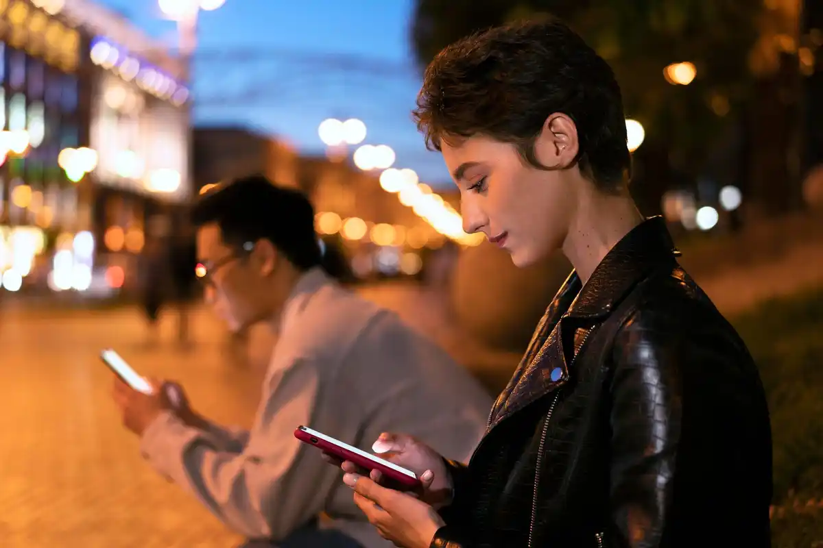 people without smartphones in Prague