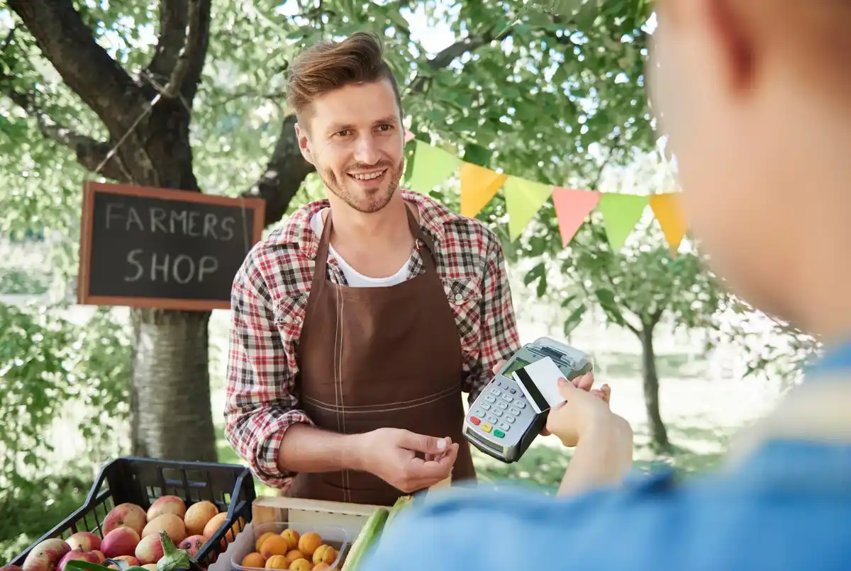 cashless payment in prague street market