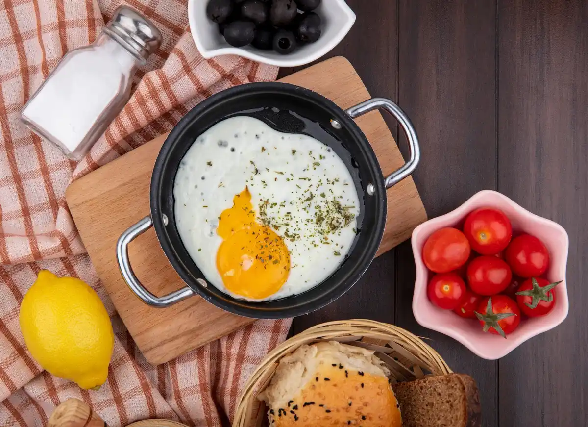 cracked egg in boiling water home kitchen Czech