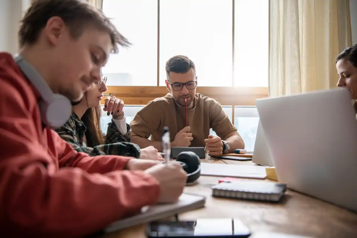 Plánování úkolů vyšlo z módy: proč mladí raději improvizují v práci