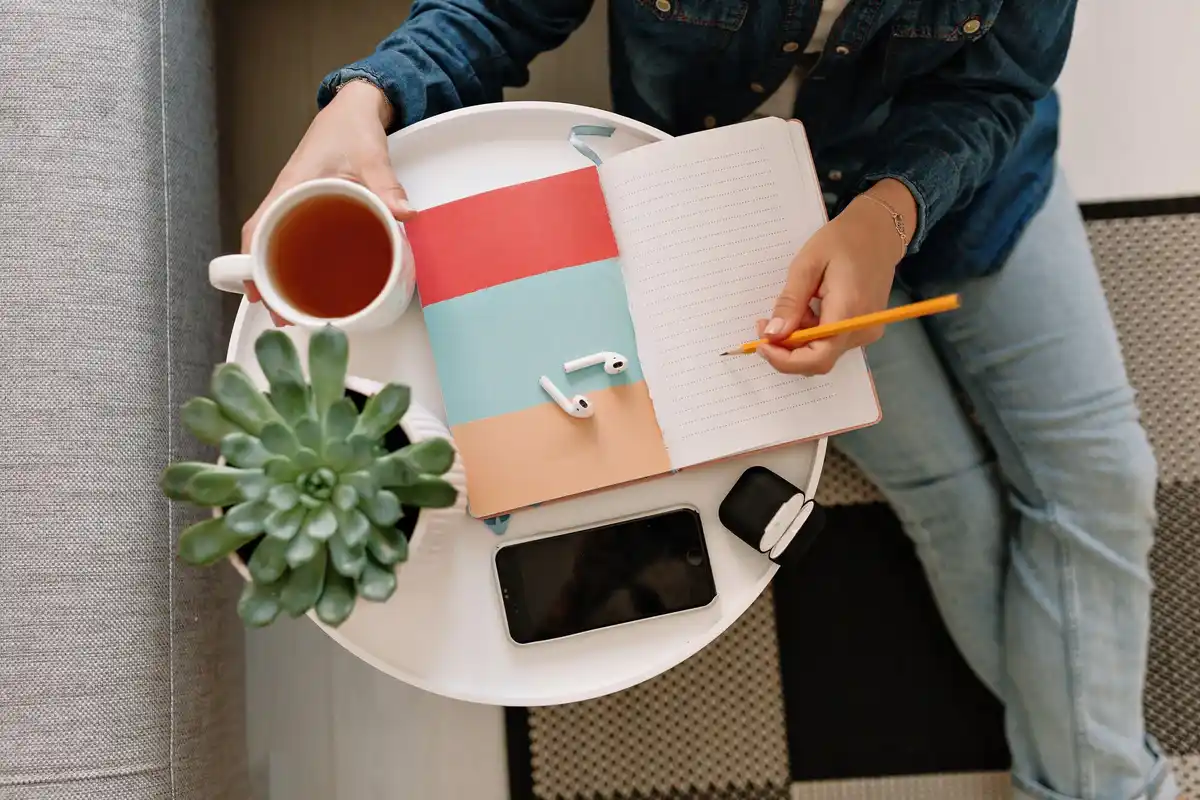 morning productivity routine paper notebook Czech workspace