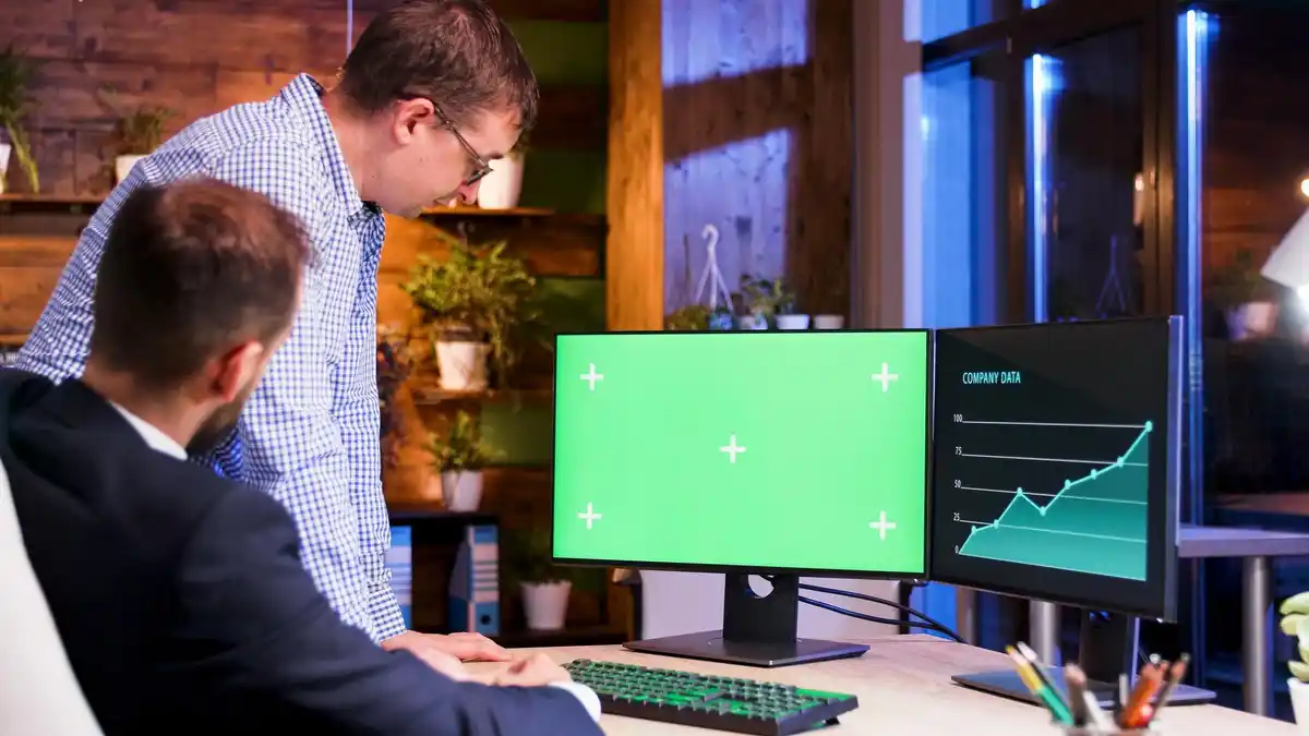 split screen productivity monitor real office Czech