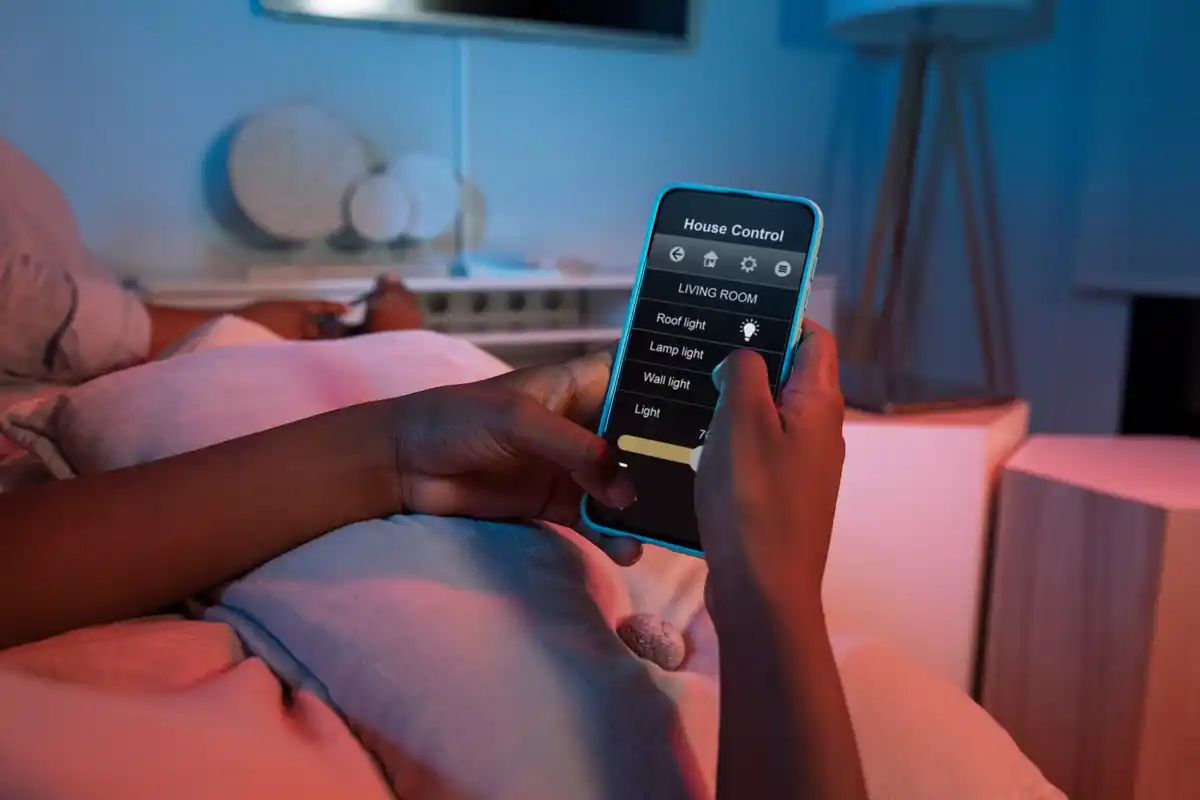 Co se stane, když necháte telefon nabíjet přes noc? Odpověď šokuje