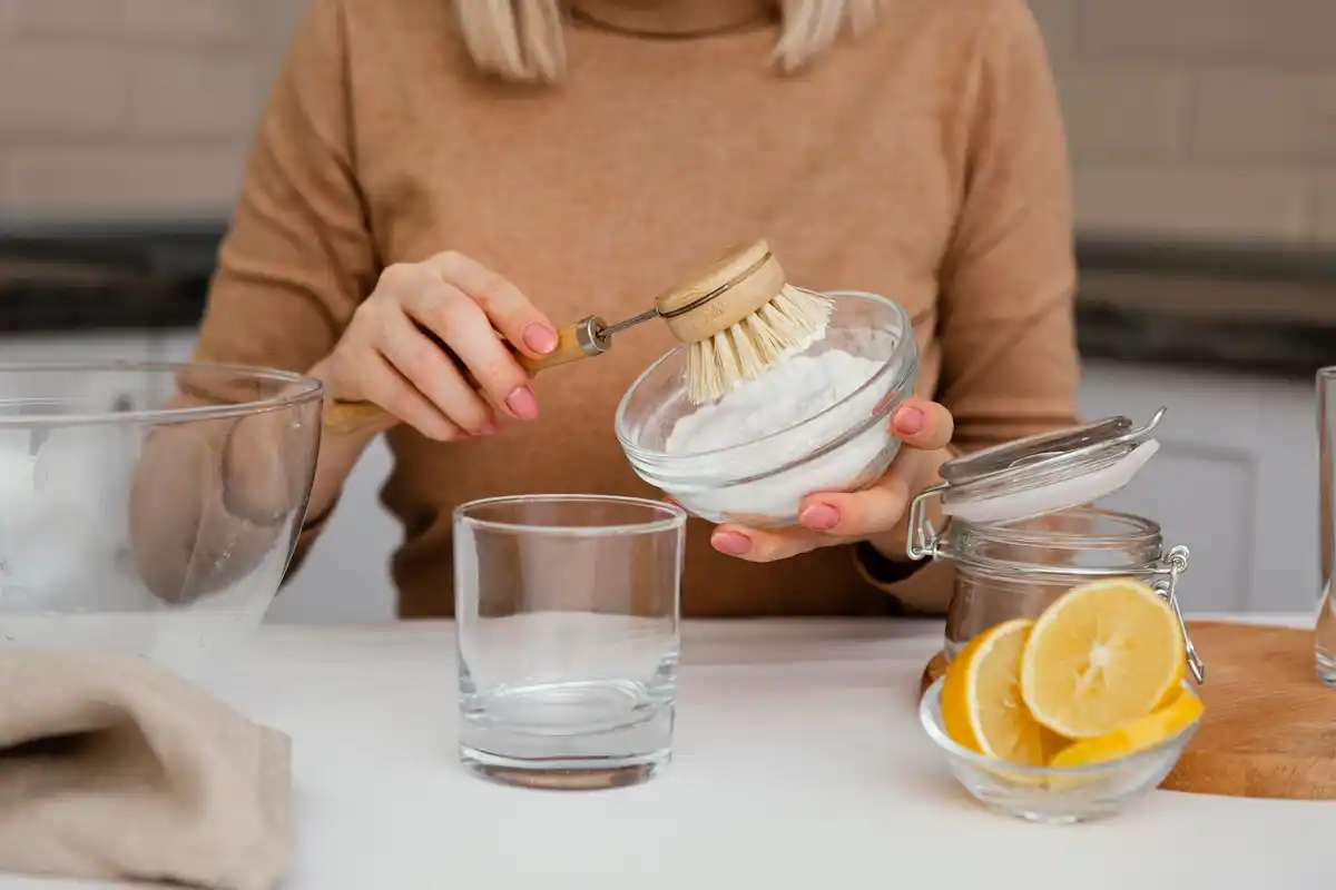 baking soda cleaning bathroom Czech home