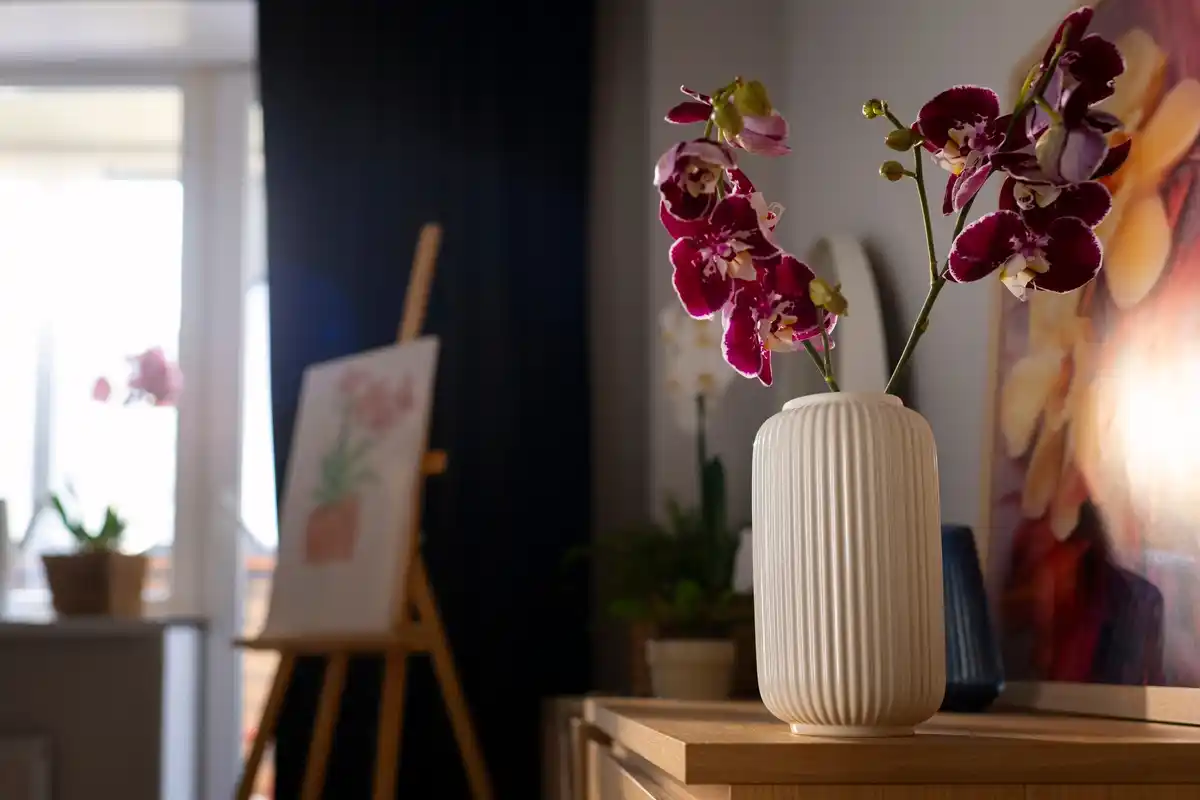 modern feng shui flower arrangement czech apartment