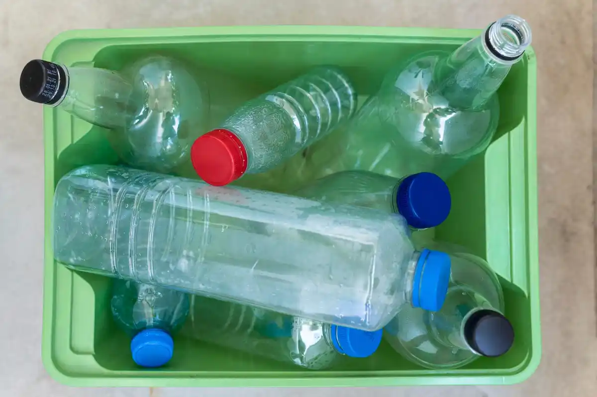 plastic bottle storage hacks czech apartment