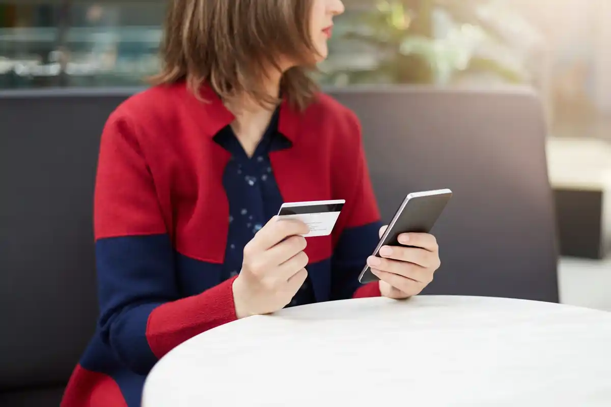 czech mobile banking app saving money