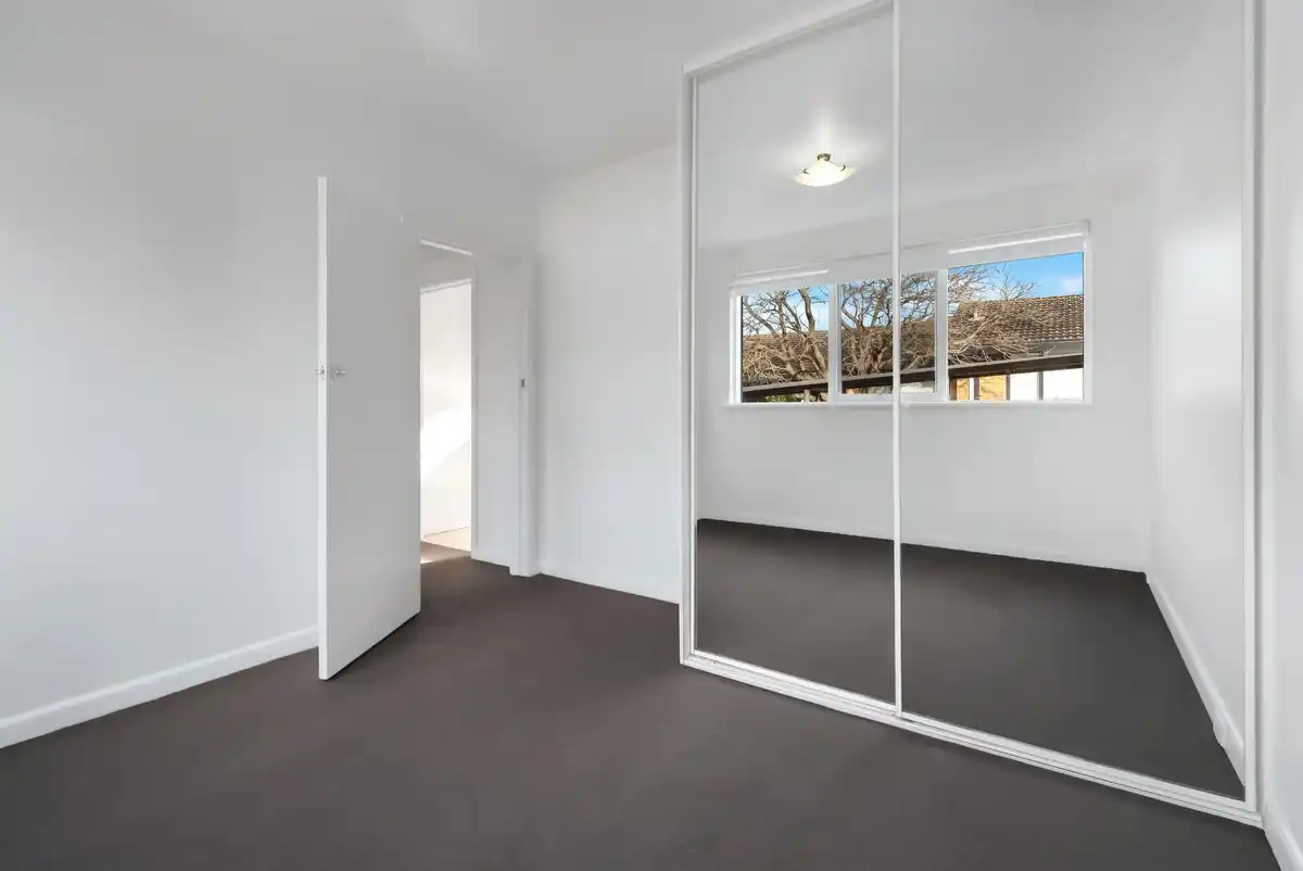 mirror entrance hallway Czech home feng shui