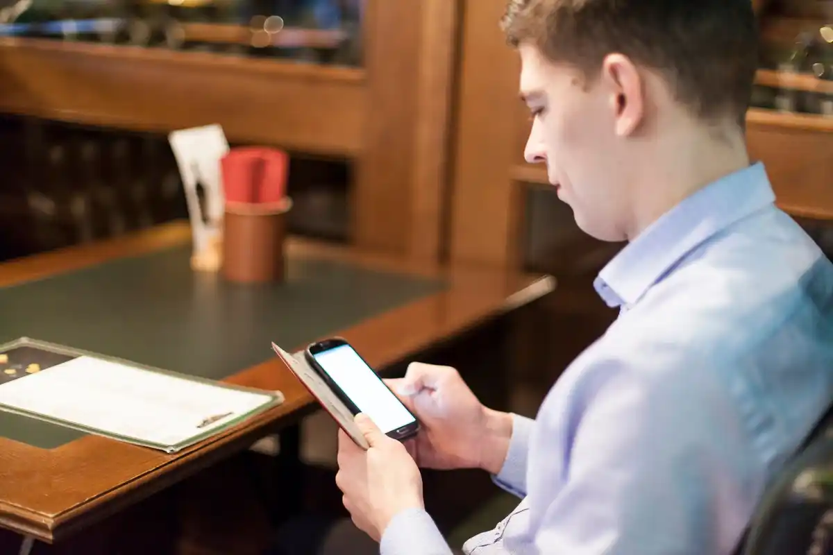 czech banking app budget limit on phone
