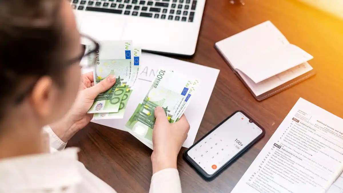 paying with cash in Czech Republic