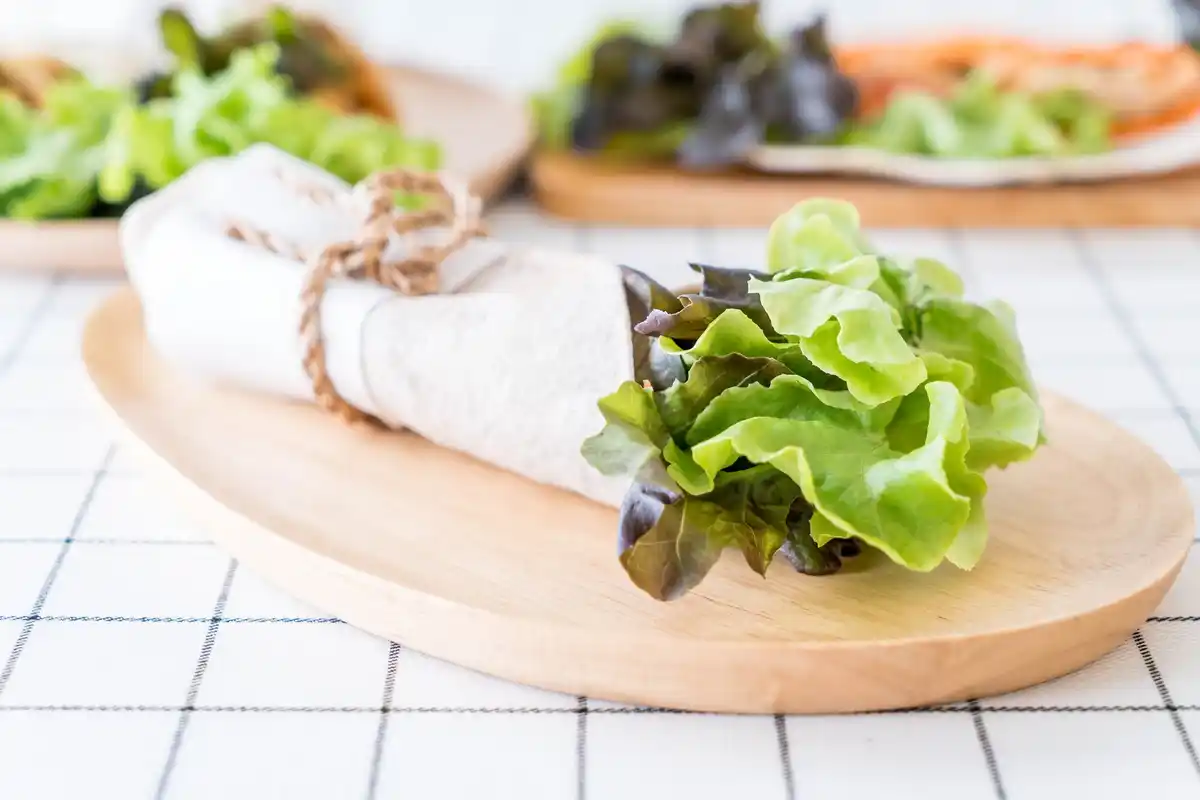 Fresh lettuce storage tip gauze pad fridge