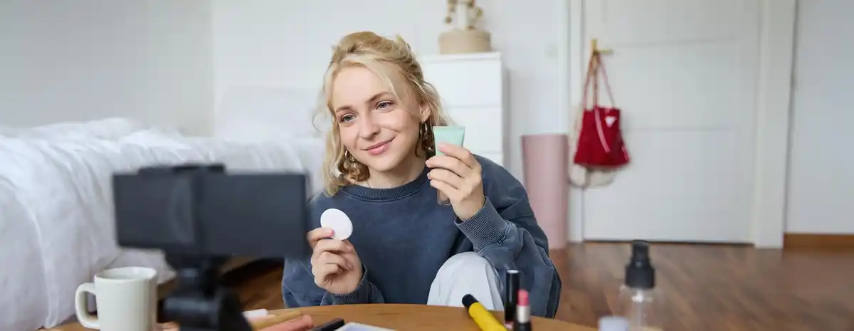 subscription services pile credit cards lazy unboxing czech