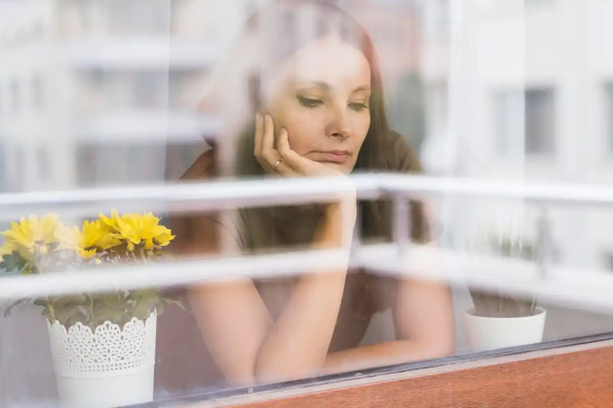 office window break mindfulness Czech