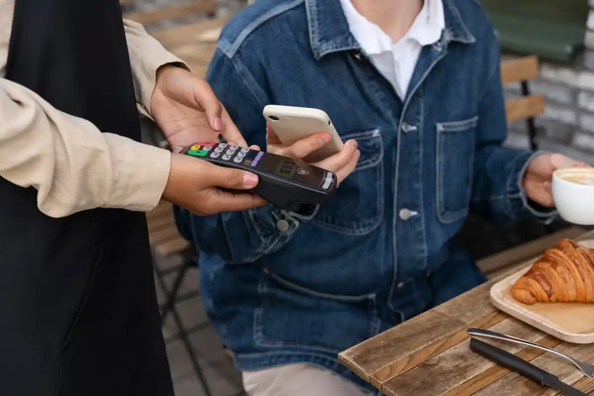 czech contactless mobile payment in cafe