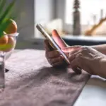 old mobile phone productivity focus Czech home
