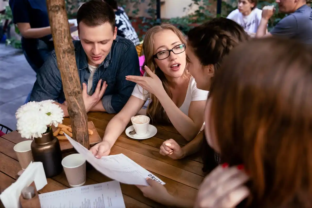 saving money Czech restaurant family tips
