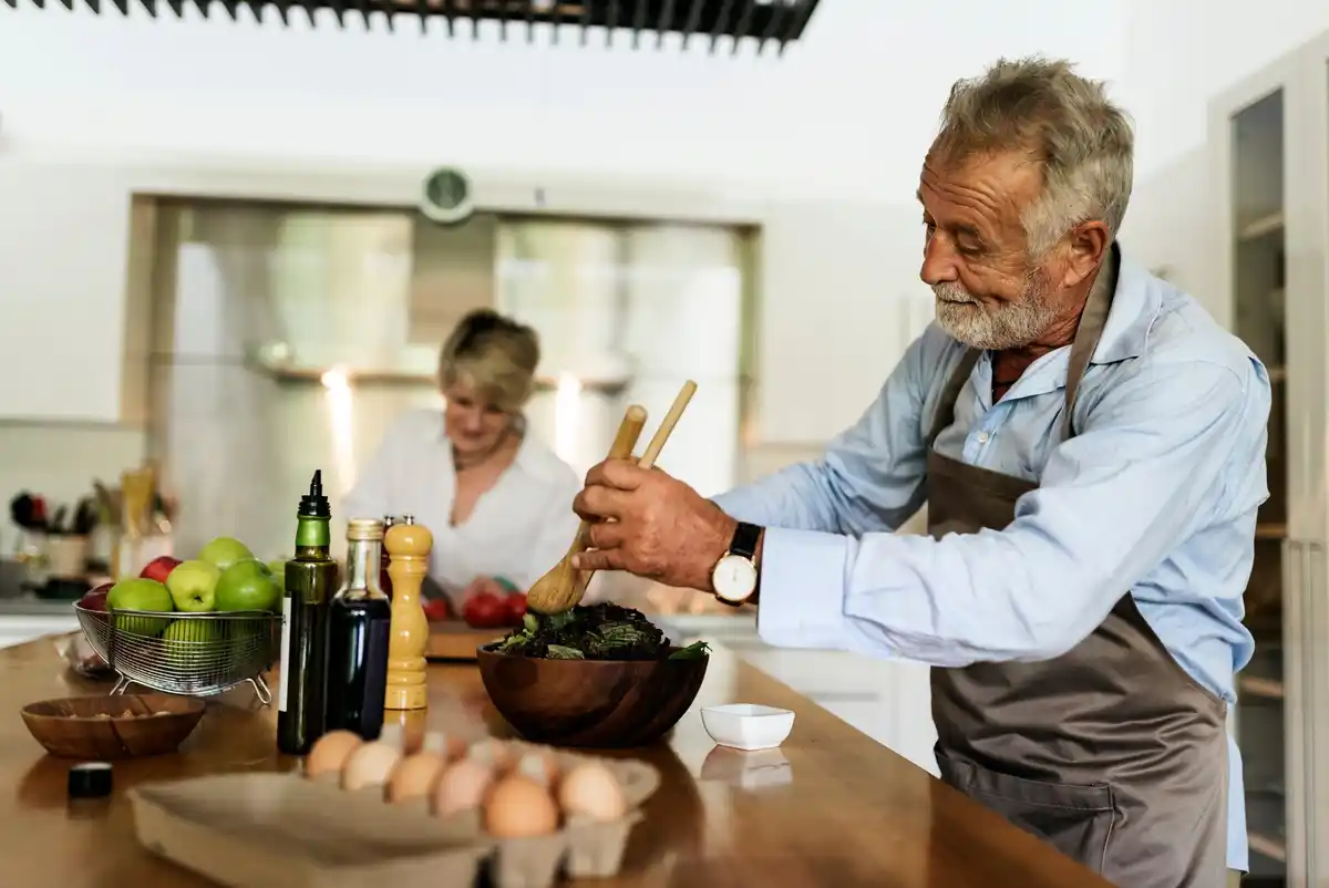 senior cooking simple healthy kitchen real life Czech