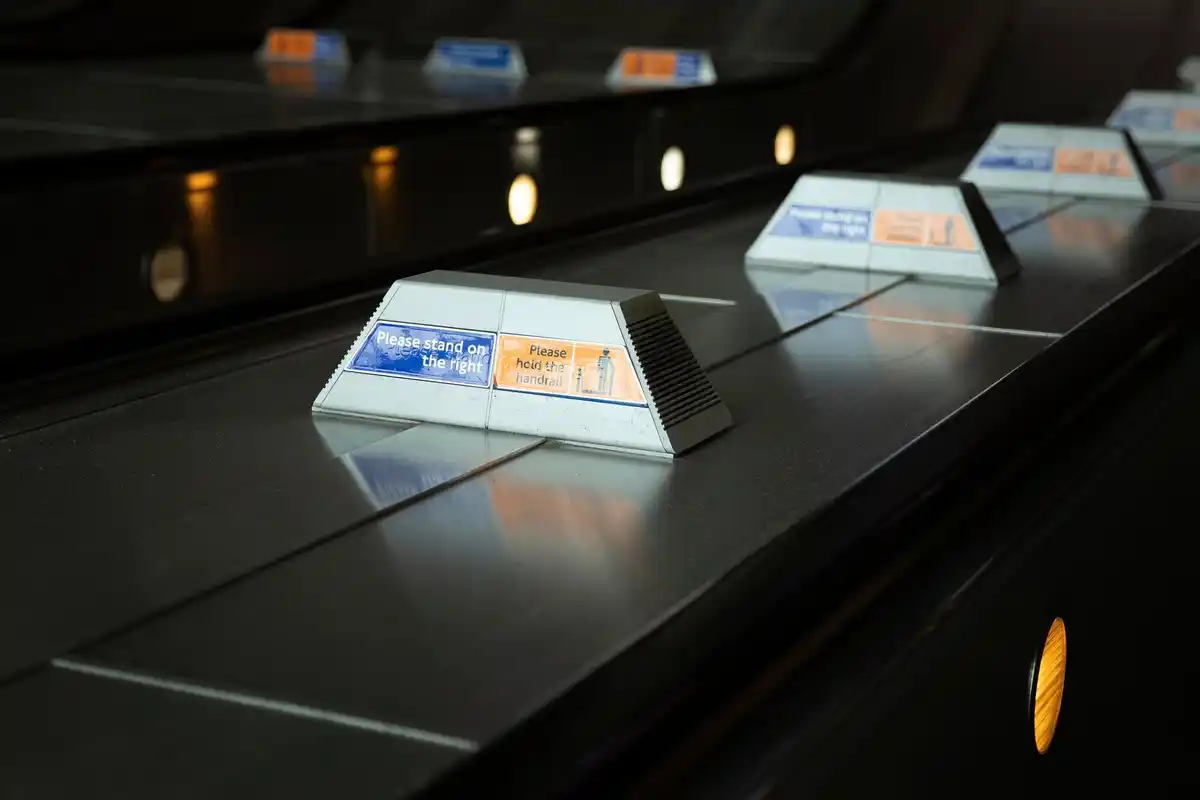 airport currency exchange counter prague