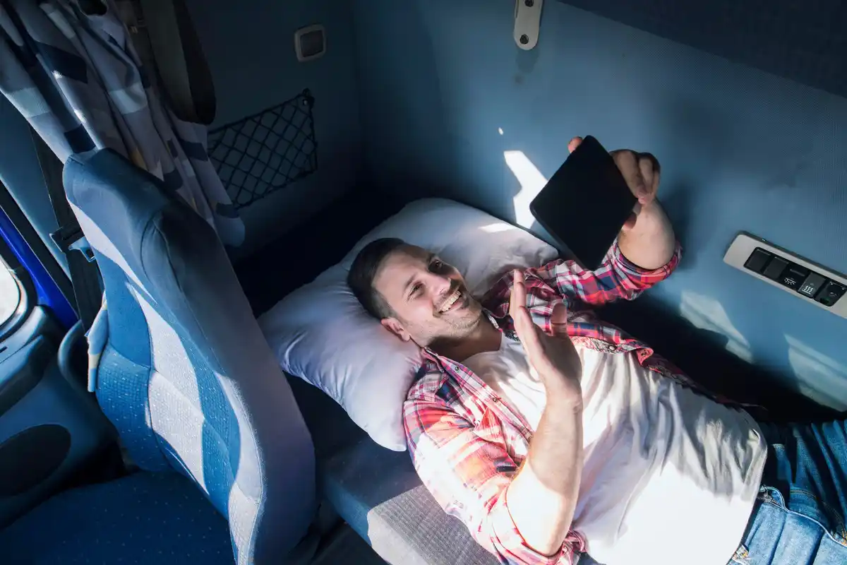 switching phone to airplane mode at night Czech bedroom