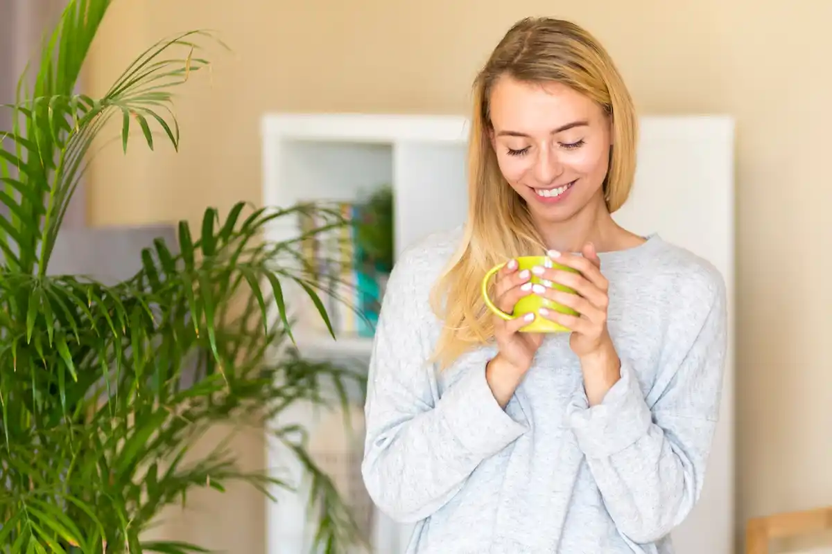 woman 50s morning lemon water real home czech