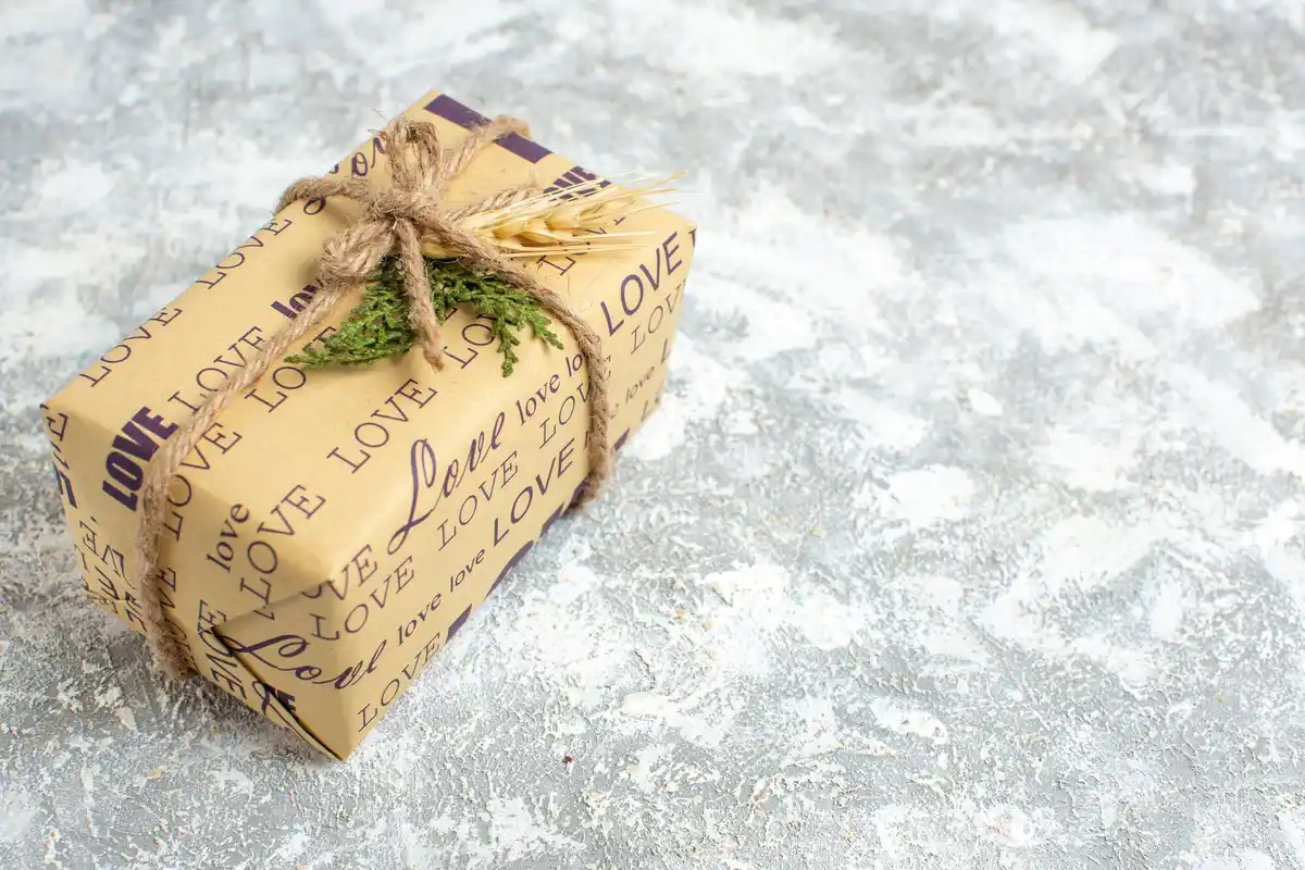 gift wrap with old newspaper, czech style