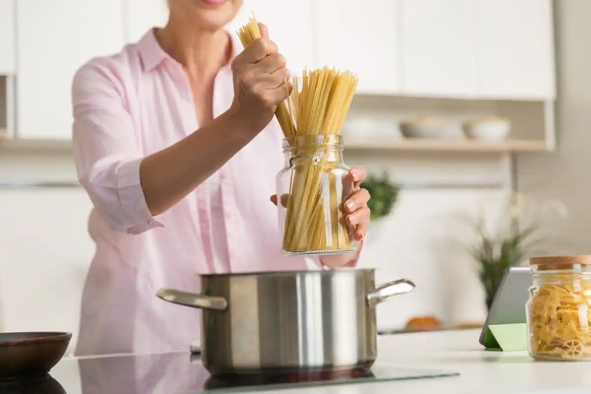 boiling pasta traditional italian kitchen home