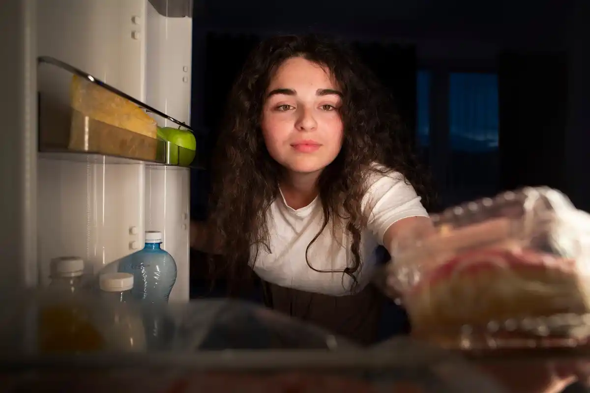 creative work in fridge night concept Czech