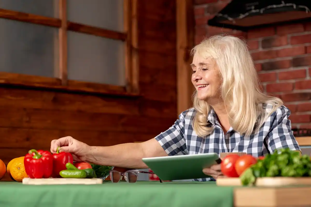 czech senior healthy cooking at home