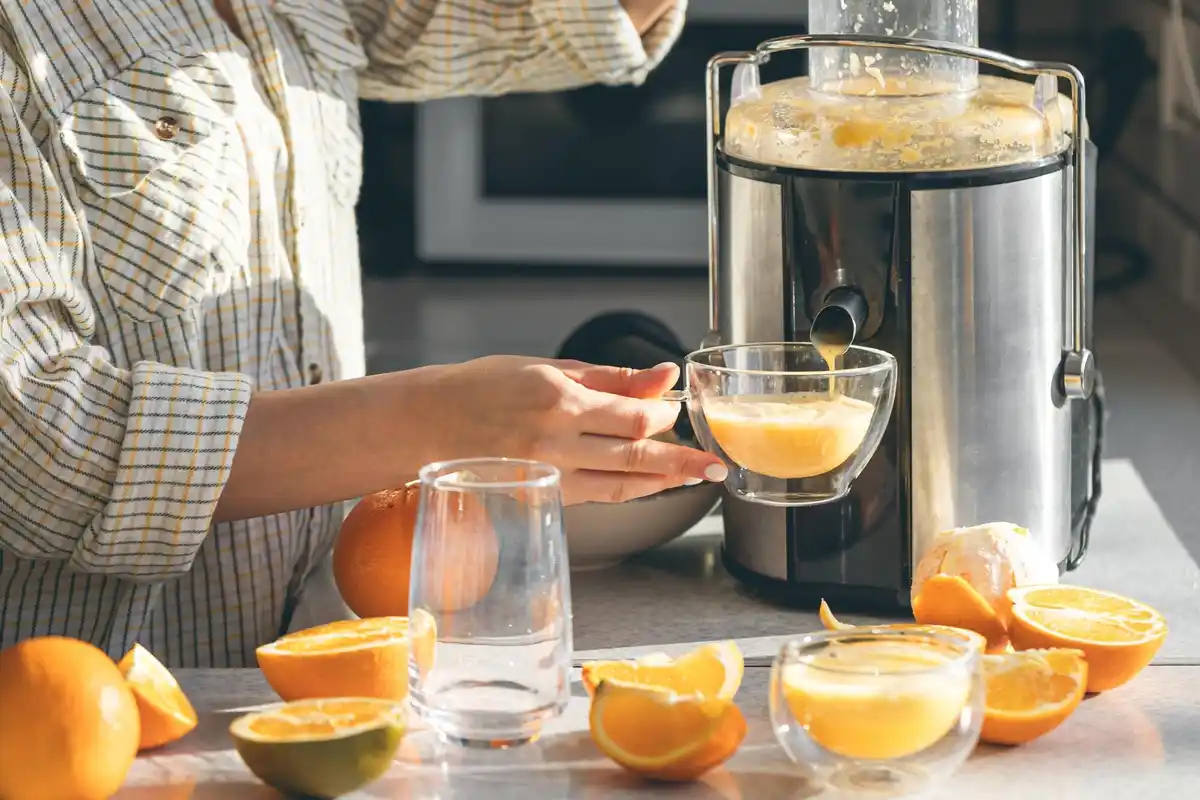 squeezing warm lemon lots of juice kitchen Czech home