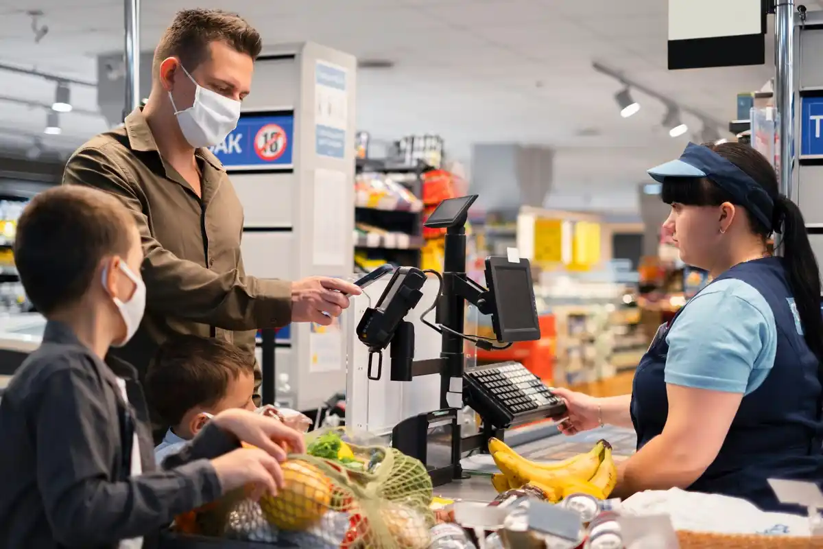 czech payment terminal mistake crowded supermarket