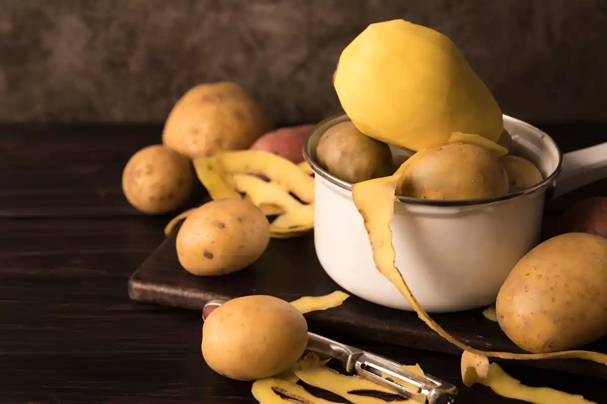 potato peels kitchen Czech homemaking zero waste