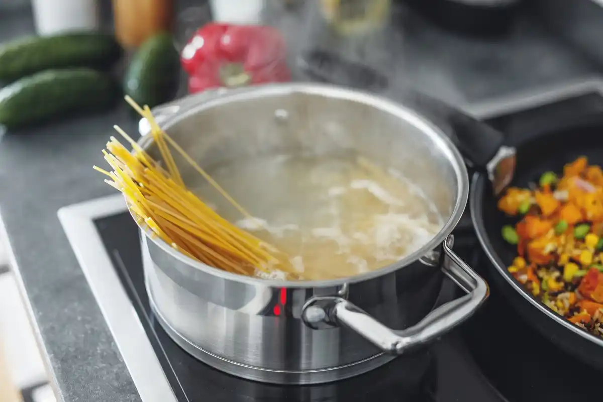 pan-washing microfibre boiling water kitchen real life