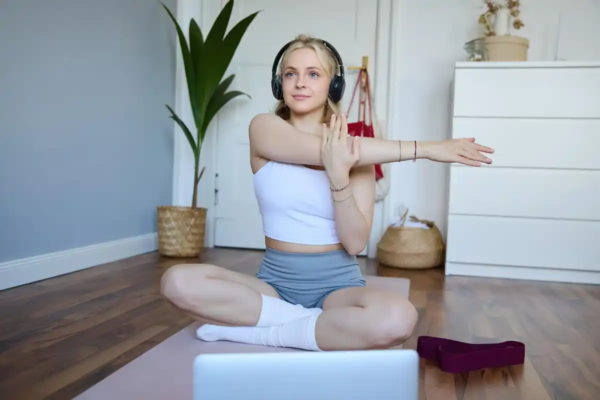 barefoot fitness workout home Czech