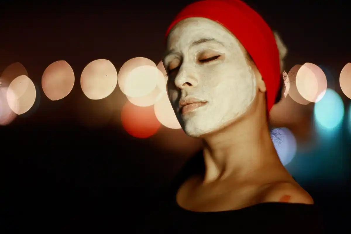 Czech woman night skincare with oil and retinol