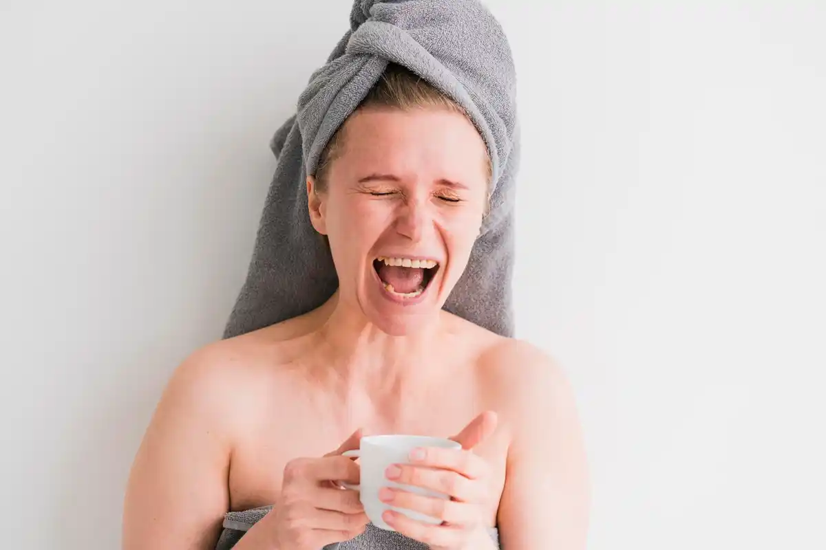 cold water splash face morning routine Czech