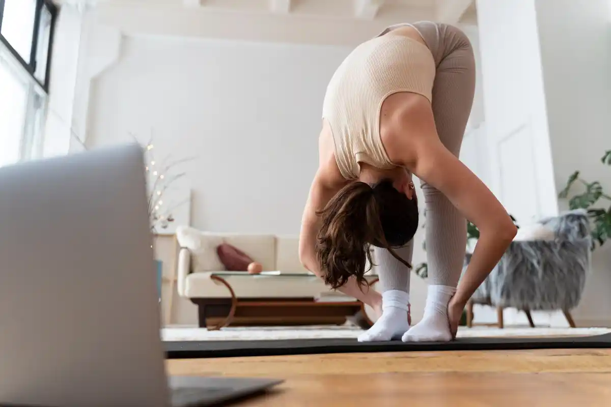 home workout back pain real-life Czech