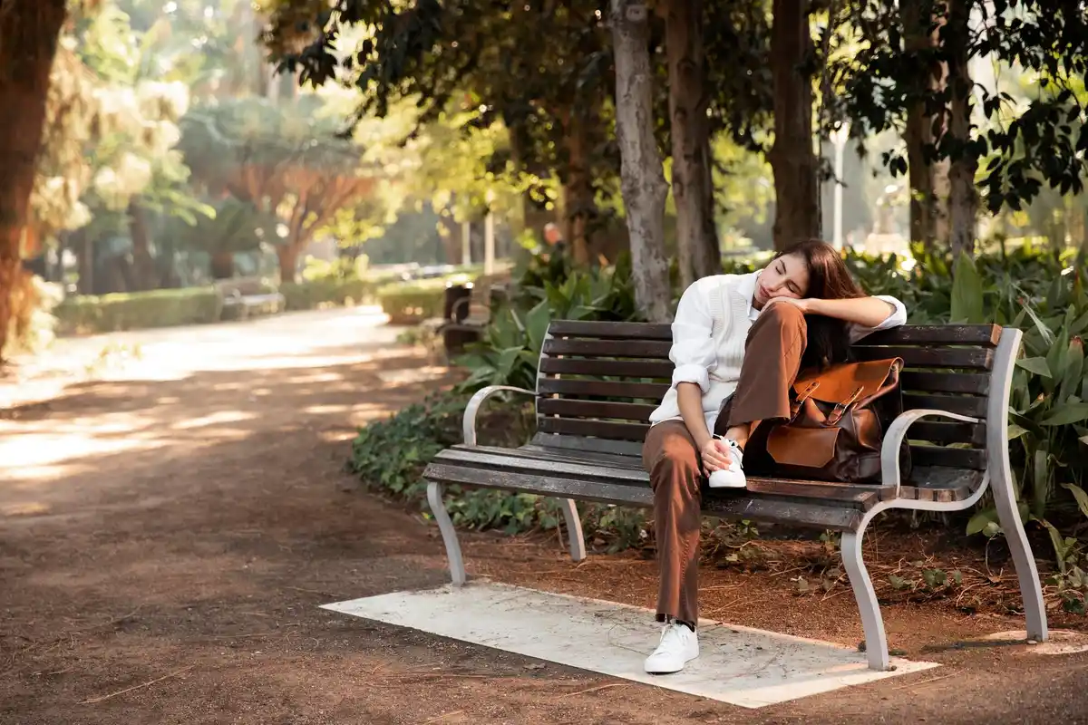 relationship silence couple peaceful park bench
