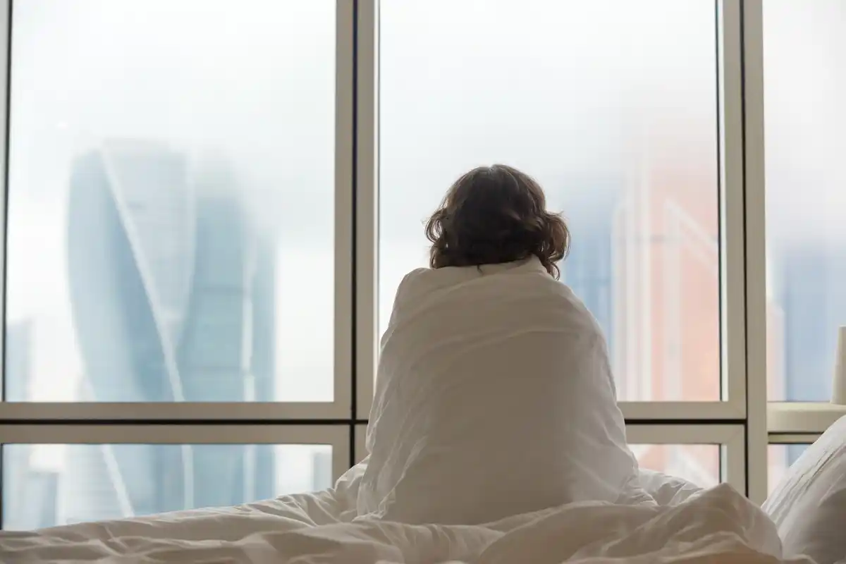 bedroom head facing north window sunrise